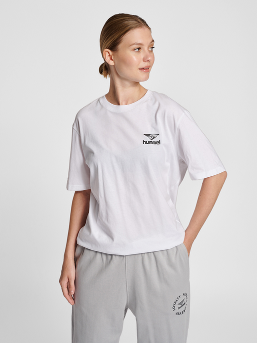 hmlLGC 365 T-SHIRT, WHITE, model