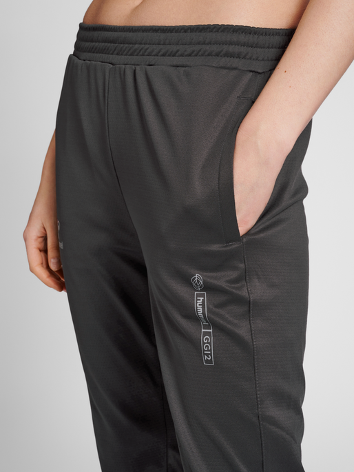 hmlGG12 ACTION TRAINING PANTS WOMAN, FORGED IRON, model