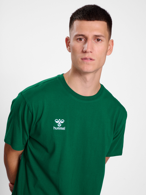 hmlGO 2.0 T-SHIRT S/S, EVERGREEN, model