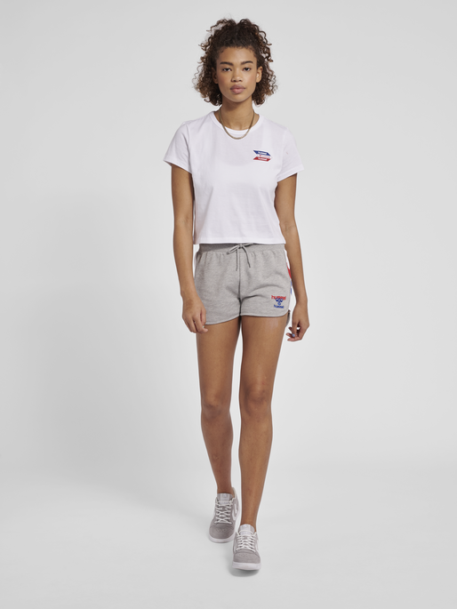 hmlIC DURBAN WOMAN SHORTS, GREY MELANGE, model
