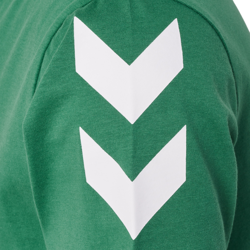 hmlLEGACY CHEVRON T-SHIRT, FOLIAGE GREEN, packshot