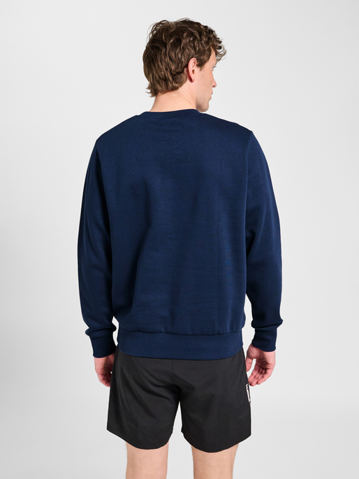 hmlGRAPHIC CREWNECK, DRESS BLUES, model
