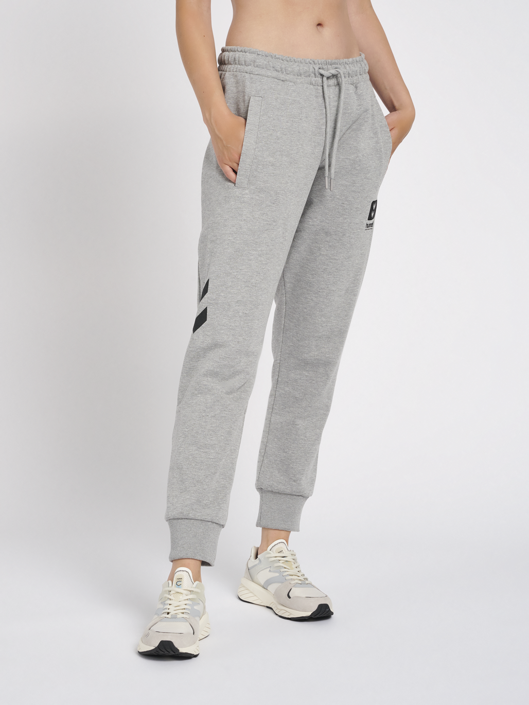 hmlLGC GRAHAM REGULAR PANTS, GREY MELANGE, model