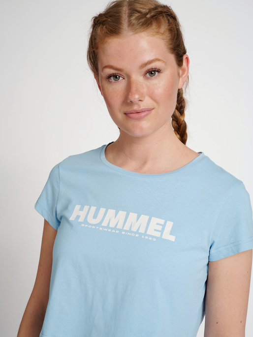hmlLEGACY WOMAN CROPPED T-SHIRT, PLACID BLUE, model