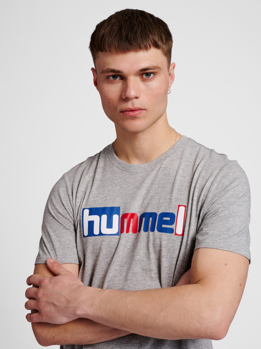 hmlIC MARTY T-SHIRT, GREY MELANGE, model