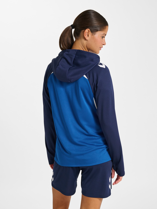 hmlLEAD 2.0 ZIP HOODIE WOMAN, TRUE BLUE/MARINE, model