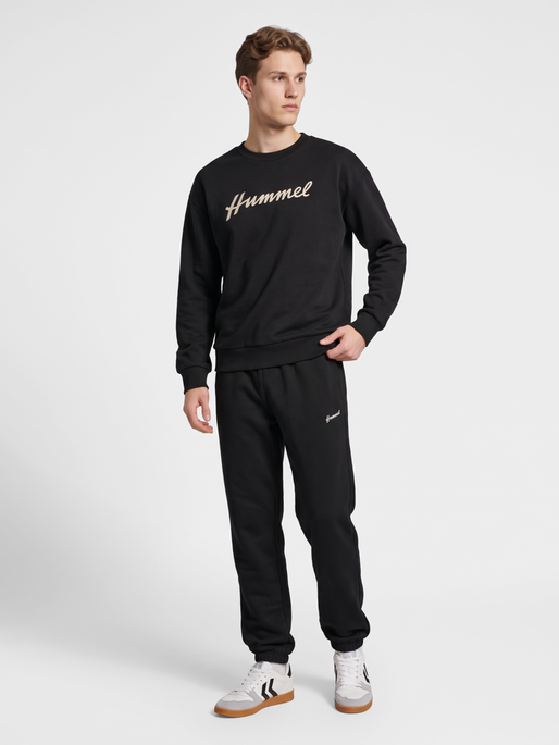 hmlCLUB W SWEATSHIRT, BLACK, model