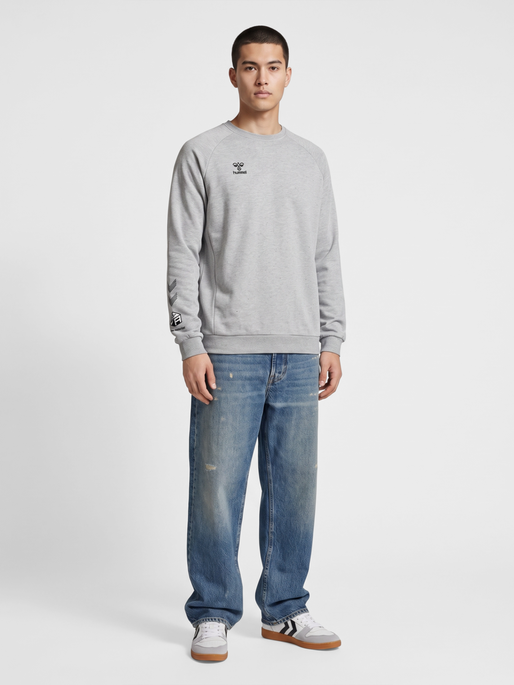 hmlMOVE GRID COTTON SWEATSHIRT, GREY MELANGE, model