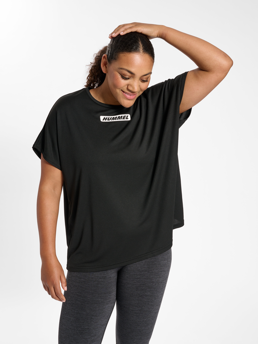 hmlTE CURVY LOOSE T-SHIRT PLUS, BLACK, model