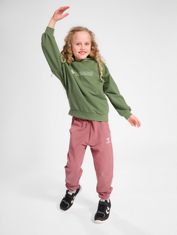 hmlOCTOVA HOODIE, OIL GREEN, model