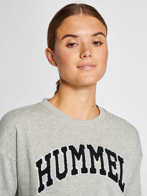 hmlIC BILLIE SWEATSHIRT, 2006, model