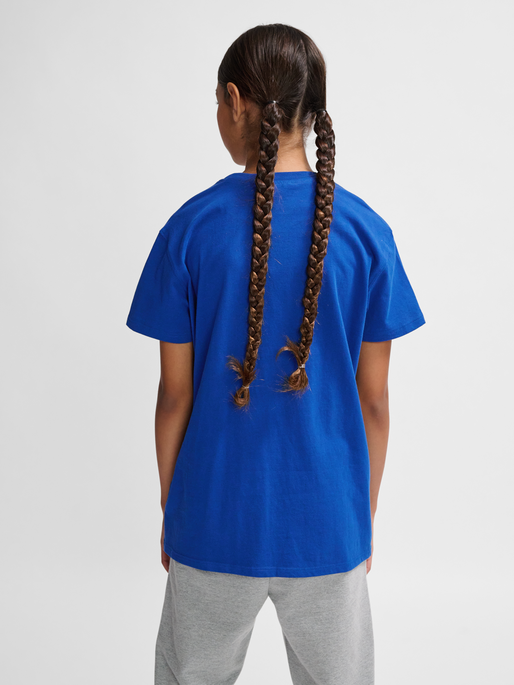 hmlGO 2.0 LOGO T-SHIRT S/S KIDS, TRUE BLUE, model