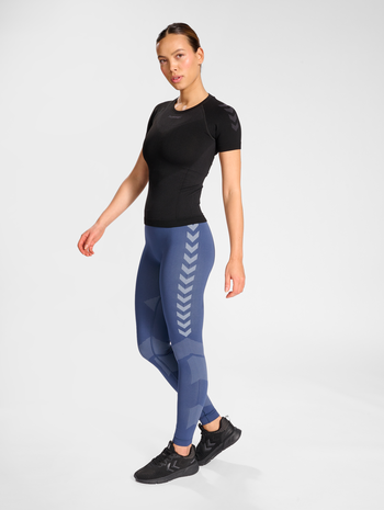 HUMMEL FIRST SEAMLESS JERSEY S/S W, BLACK, model