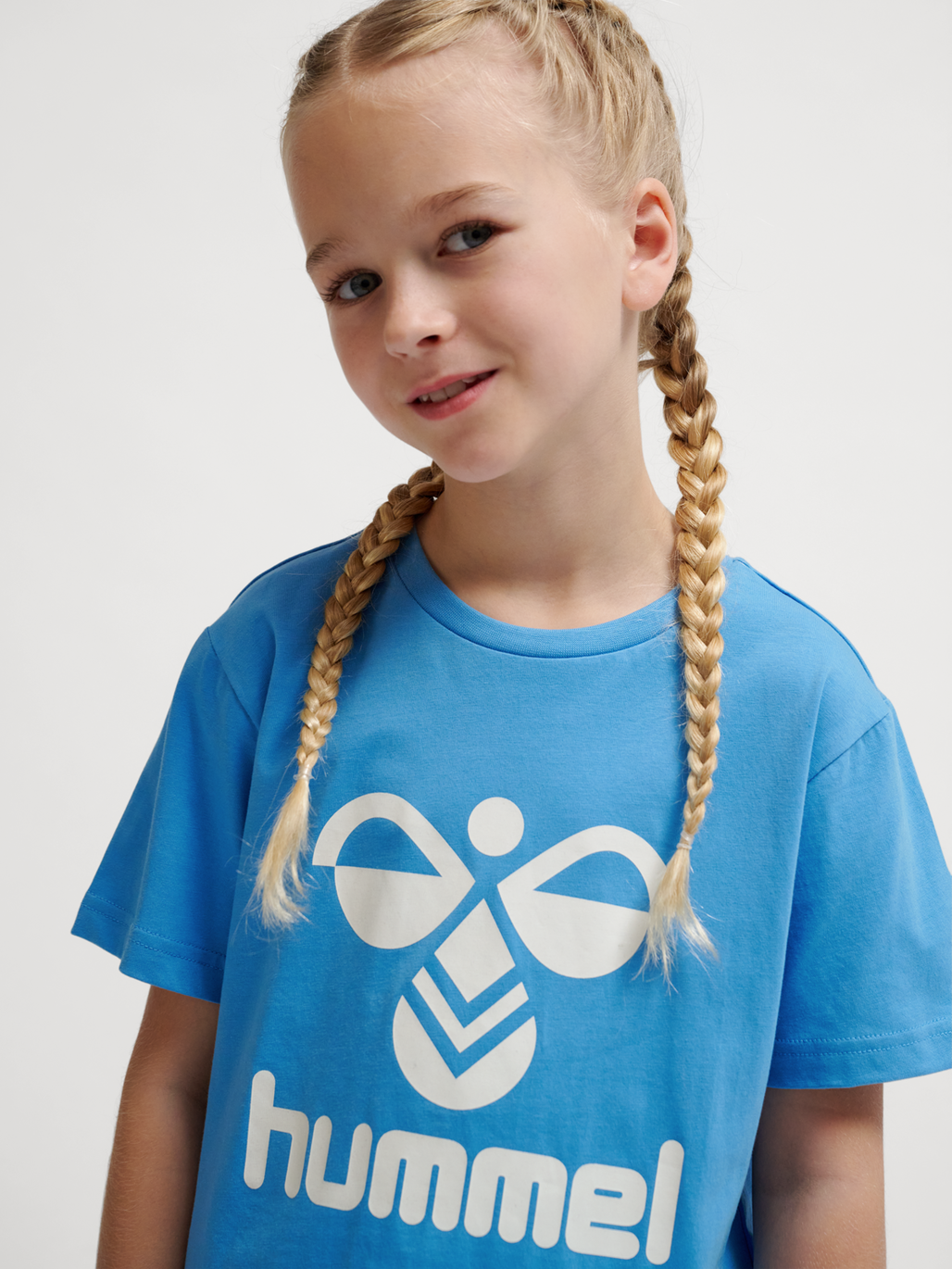 hmlTRES T-SHIRT S/S, LICHEN BLUE, model