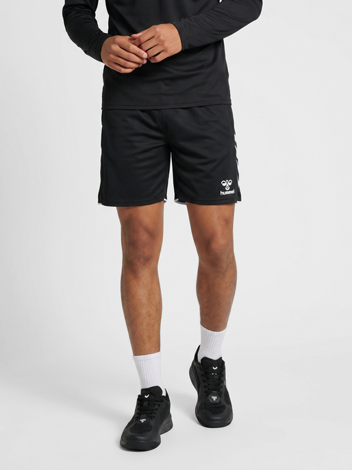 hmlCORE 2.0 TRAINING SHORTS, BLACK/WHITE, model
