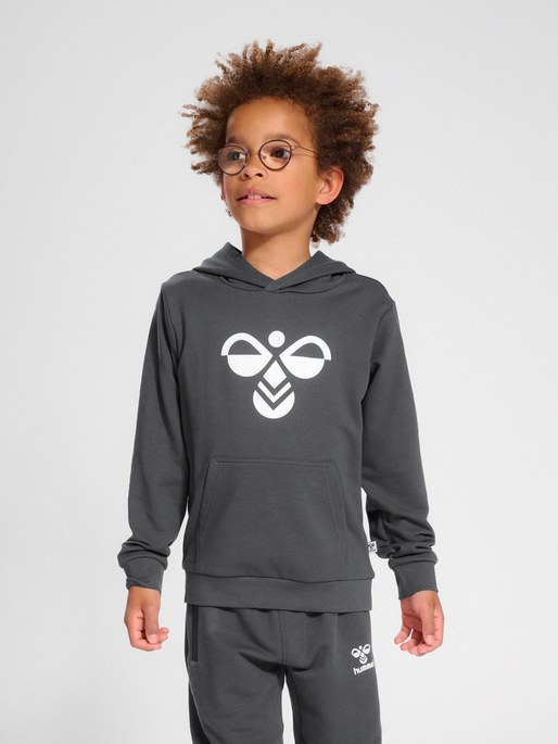 hmlCUATRO HOODIE, ASPHALT, model