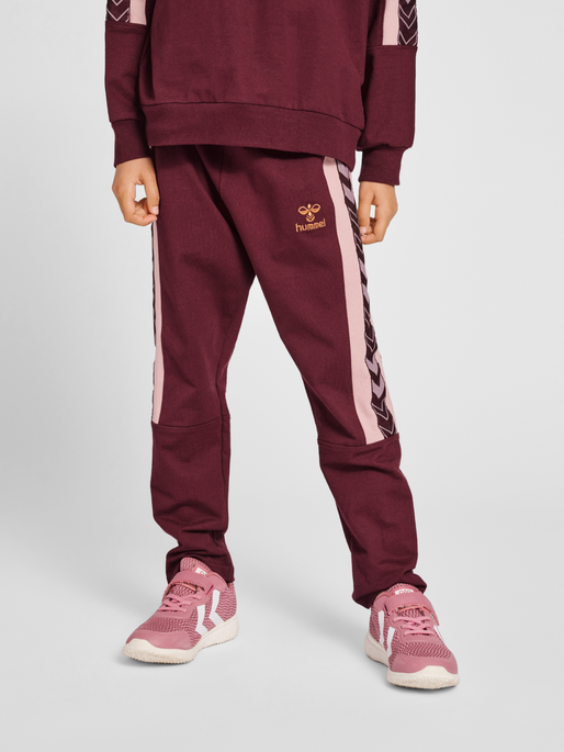 hmlAUDREY PANTS, WINDSOR WINE, model