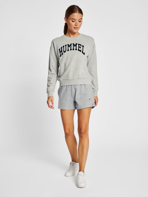 hmlIC BILLIE SWEATSHIRT, 2006, model