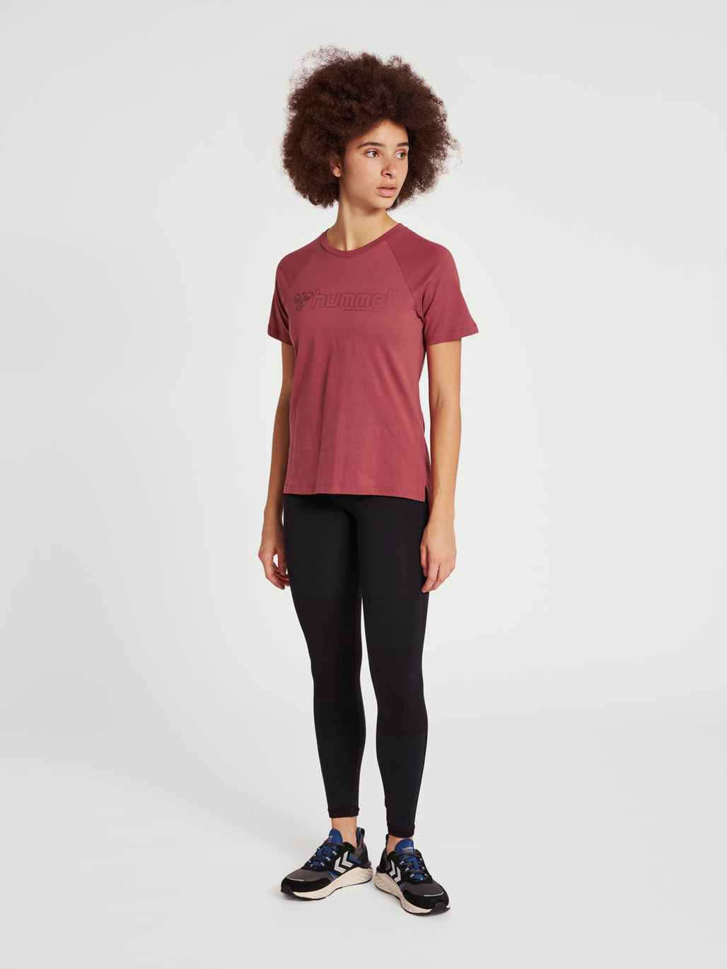 hmlNONI 2.0 T-SHIRT, 3127, model