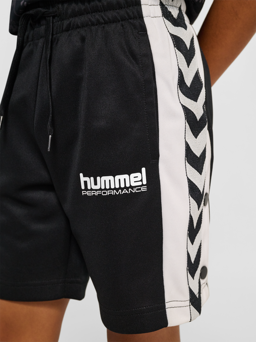 hmlJR CHEVRON SHORTS, BLACK, model