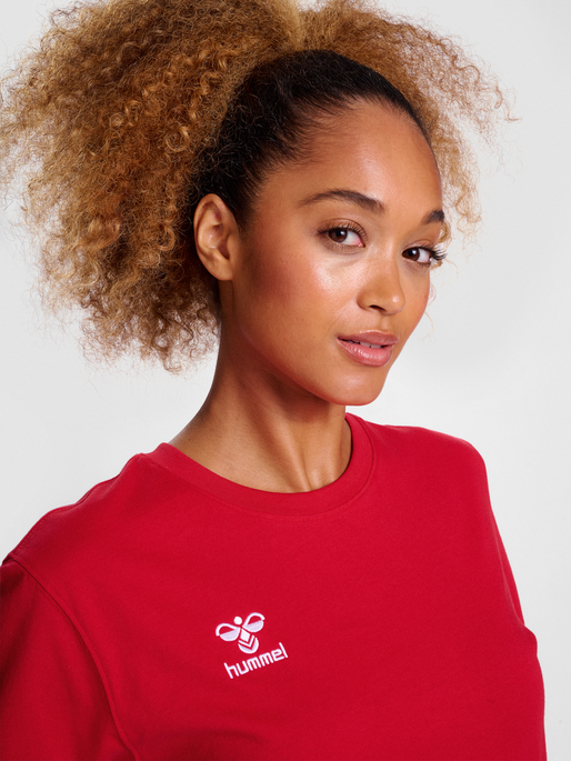 hmlGO 2.0 T-SHIRT S/S WOMAN, TRUE RED, model