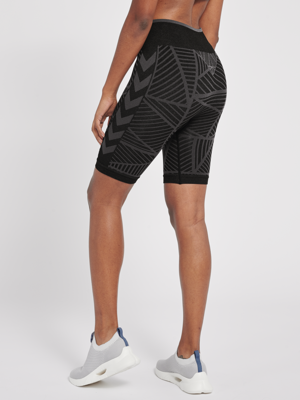 hmlMT ENERGY SEAMLESS MW SHORTS, BLACK/ASPHALT MELANGE, model