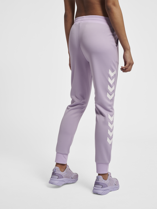 hmlLEGACY POLY WOMAN REGULAR PANTS, PASTEL LILAC, model