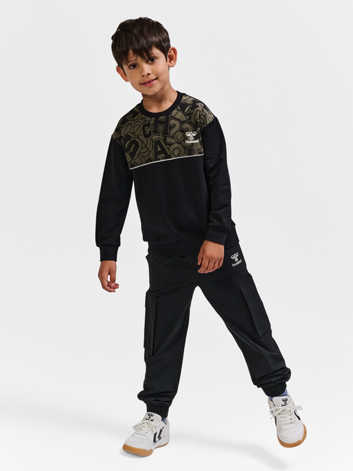 hmlMOLT SWEATSHIRT, DUSTY OLIVE, model