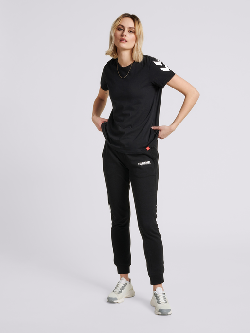 hmlLEGACY WOMAN T-SHIRT, BLACK, model