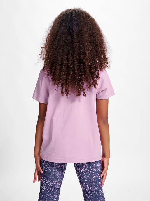 hmlTRES T-SHIRT S/S, LAVENDER MIST, model