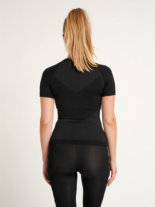 HUMMEL FIRST SEAMLESS JERSEY S/S WOMAN, BLACK, model