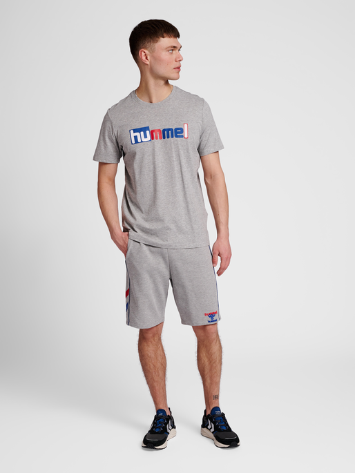 hmlIC MARTY T-SHIRT, GREY MELANGE, model