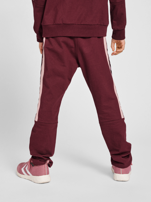 hmlAUDREY PANTS, WINDSOR WINE, model