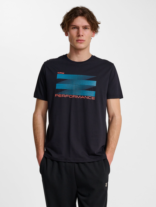 hmlPULSE GRAPHIC T-SHIRT S/S, BLACK, model