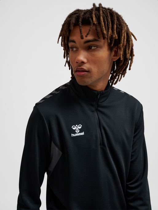 hmlAUTHENTIC HALF ZIP SWEAT, BLACK, model