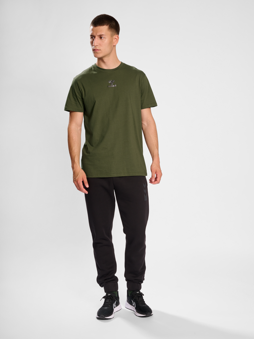 hmlACTIVE BEE CO TEE S/S, OLIVE NIGHT, model