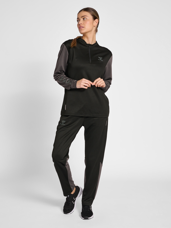 hmlONGRID 1/2 ZIP POLY SWEAT WO, JET BLACK, model