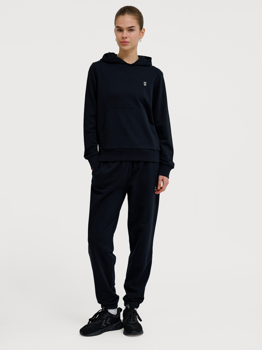 hmlPULSE W SWEAT HOODIE, BLACK, model