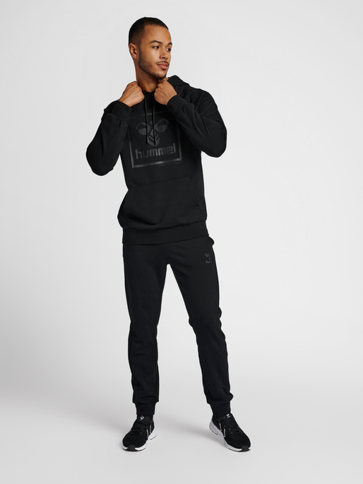 hmlISAM 2.0 HOODIE, BLACK, model