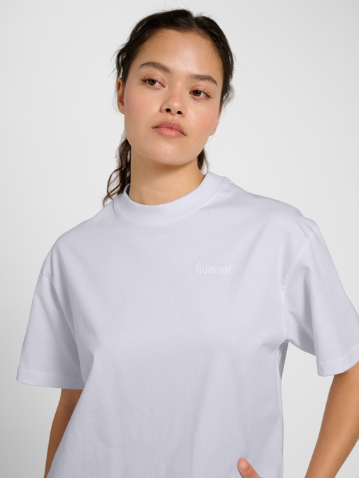 hmlKEEPER LOGO W T-SHIRT S/S, WHITE, model