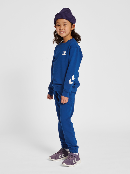 hmlVENTI TRACKSUIT, NAVY PEONY, model