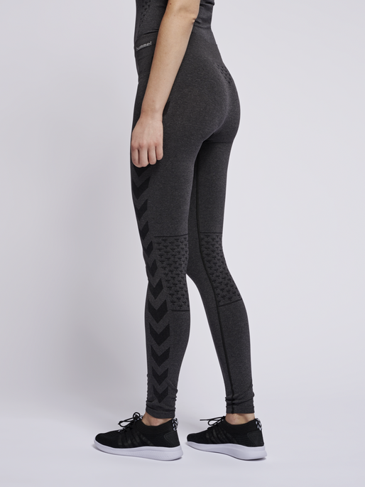 CLASSIC BEE CI SEAMLESS TIGHTS, BLACK MELANGE, model