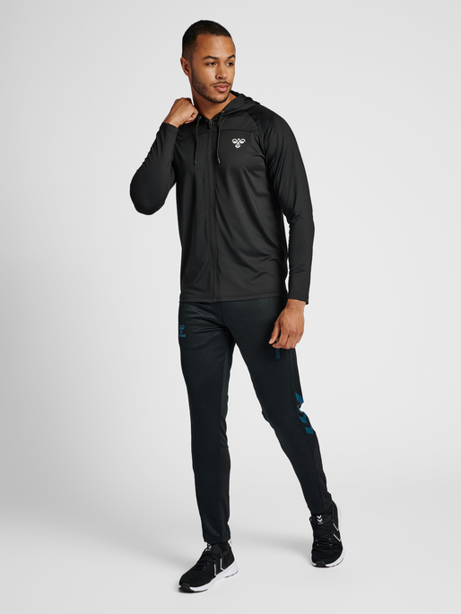 hmlGG12 TRAINING HOODIE, 2001, model