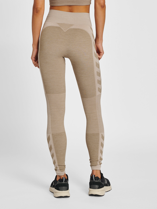 hmlCLEA SEAMLESS MID WAIST TIGHTS, CHATEAU GRAY/DRIFTWOOD MELANGE, model