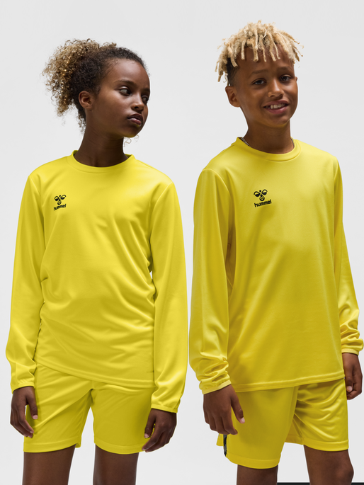 hmlESSENTIAL SWEATSHIRT KIDS, BLAZING YELLOW, model