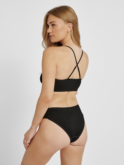 hmlJUNO SEAMLESS BRA, BLACK, model