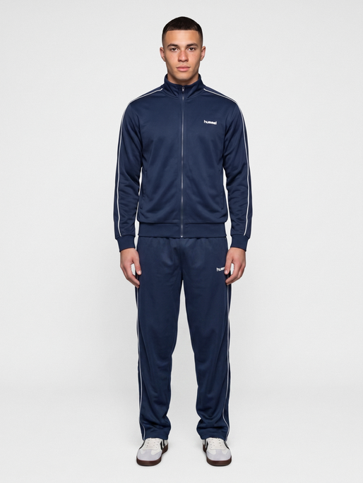 hmlCLUB TRACK PANTS, DRESS BLUES, model