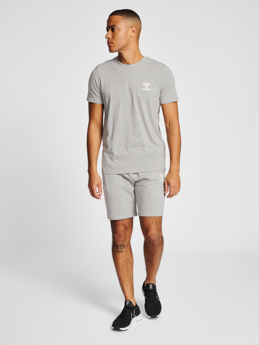 hmlICONS REGULAR SHORTS, GREY MELANGE, model