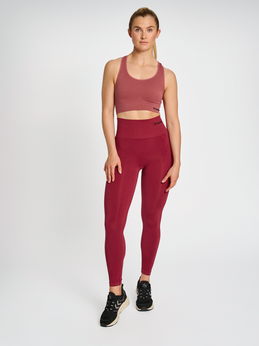 hmlTIF SEAMLESS SPORTS TOP, APPLE BUTTER, model