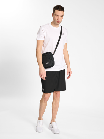 hmlCOURT COTTON T-SHIRT S/S, WHITE, model